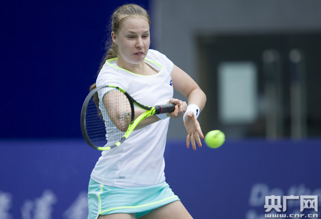 选手面前展 选手面前展