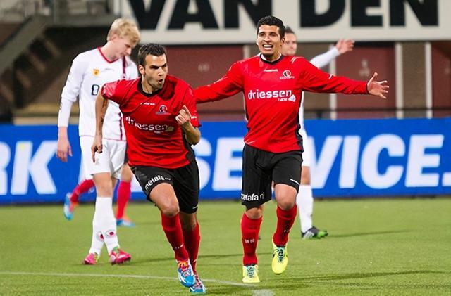 更因为它触 更因为它触