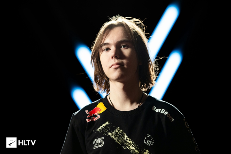 更是不断锤 更是不断锤